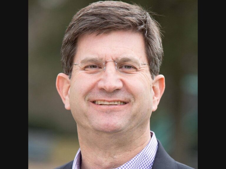 Schneider Defeats Progressive Challenge to Win Illinois Democratic Primary